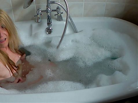 A Simple Soak in the Bath for Beenie B with a little tease along the way